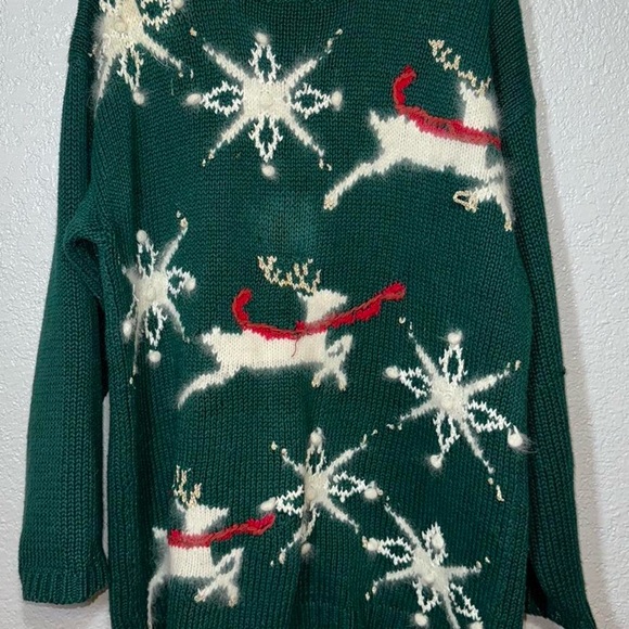 Sweaters - Festive Green Sweater with Reindeer and Snowflakes